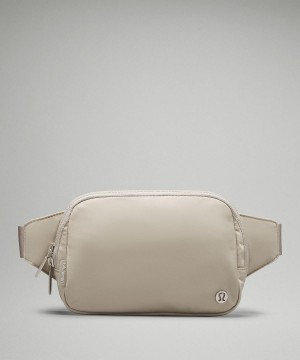 Lululemon Everywhere Large 2L Crossbody Veske Bag Beige Hvite | NO_LuLu38222